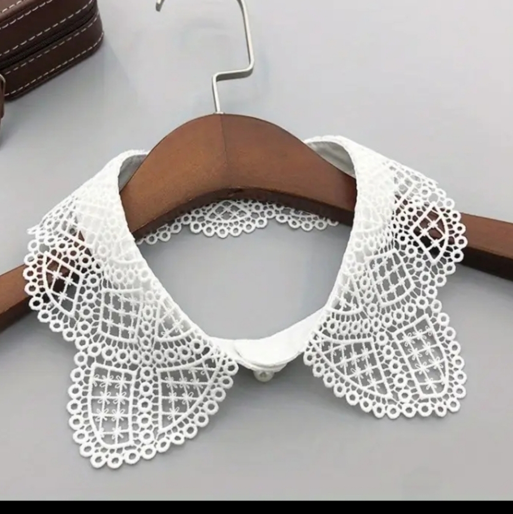 DETACHABLE LACE COLLAR DRESS UP ANY DRESS OR SWEATER DETACHABLE - Picture 1 of 7